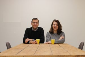 Samantha Kras-Tankink en Joost Beekman Uit onderzoek van Multiscope in opdracht van gWoon Makelaars blijkt dat een derde van de kopers van een nieuw huis gaat verbouwen. Ook blijkt dat de helft van de mensen die de sleutels van hun nieuwe huis krijgen als eerste denken aan het inrichten van het huis.