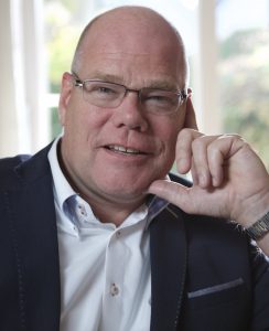 Portret Wouter Droppers staand