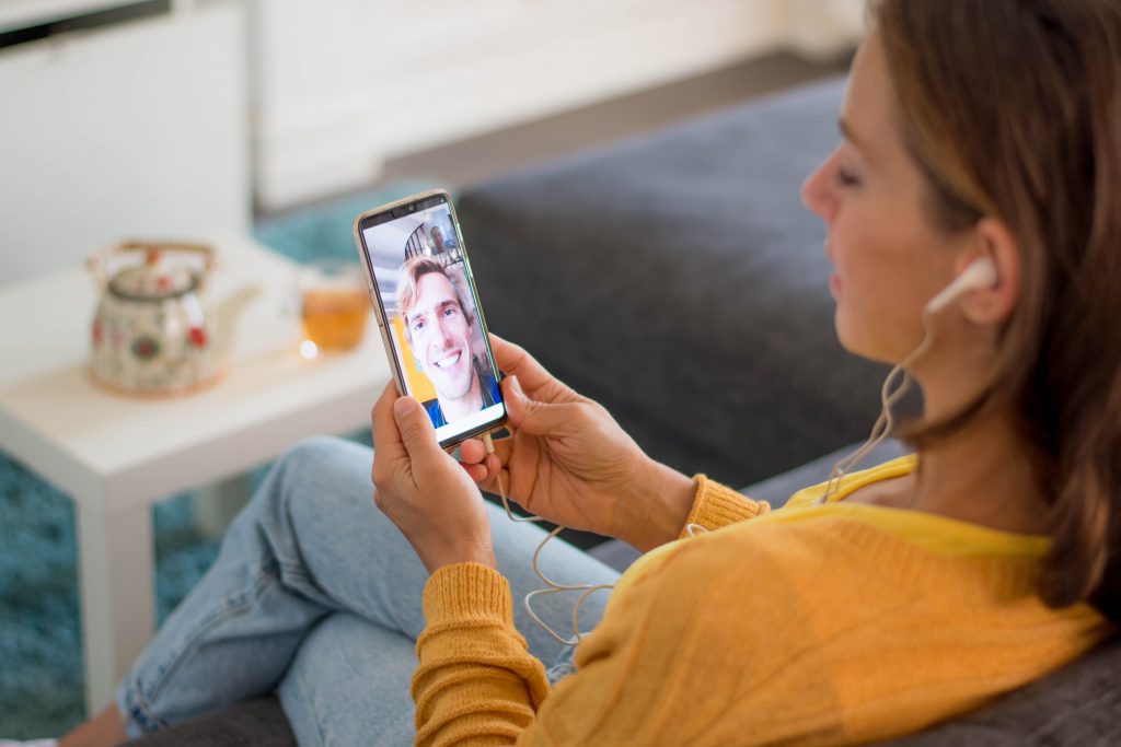 Online psycholoog | 'Psycholoog op Afstand' biedt online psychologische hulp voor Nederlanders in het buitenland, vooral nu tijdens de corona-epidemie.  