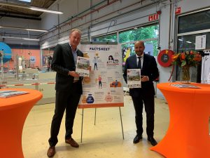 Qredits sociaaljaarverslag 2019 | Qredits publiceert vandaag haar Sociaal Jaarverslag 2019. De sociale kredietverstrekker deelt hiermee haar impact op de maatschappij. Het eerste exemplaar is overhandigd aan de burgemeester van Arnhem, Ahmed Marcouch. Dat Qredits het verschil maakt laten de resultaten zien. Uit het verslag blijkt dat Qredits een bijdrage levert aan de economie, de werkgelegenheid en de overheid geld bespaart met haar werkzaamheden.