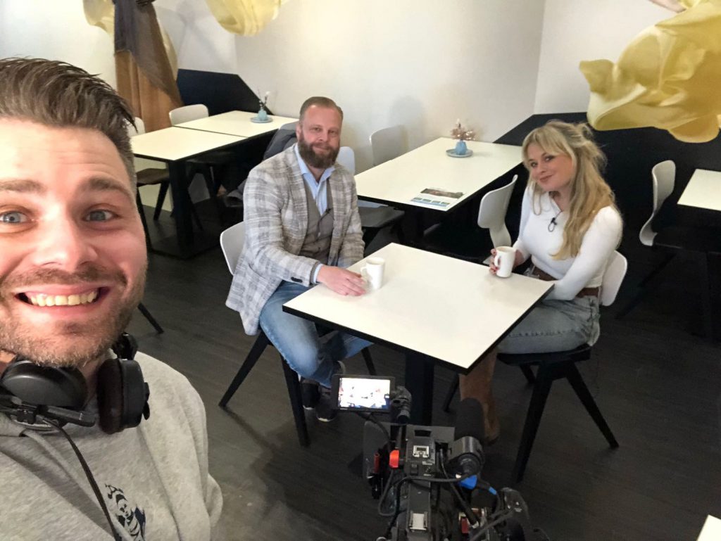 Sylvana IJsselmuiden vraagt aandacht voor bewustwording van autisme middels ‘Syl in actie’ Sylvana IJsselmuiden vraagt aandacht voor bewustwording van autisme middels ‘Syl in actie.’ Sylvana IJsselmuiden heeft haar eerste stappen als televisiemaakster gezet door samen met cameraman Stefan Beute video’s te maken voor haar eigen YouTubekanaal. Onder de naam Syl in Actie wil de presentatrice, van onder andere Radio 538 en Dumpert, zorgen voor wat meer positiviteit en bewustwording in deze moeilijke tijd. Haar eerste video ging over Opa Knex. In twee dagen tijd regelde Sylvana een nieuw reuzenrad voor deze opa. Syl in Actie werd gelijk een grote hit in de media.