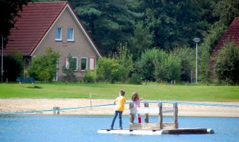 Nederlandse vakantieparken trekken recordaantal Nederlanders