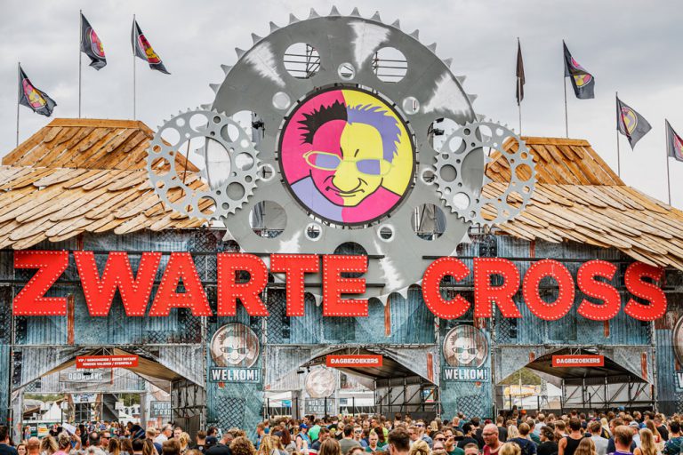 Strategische samenwerking Feestfabriek en Superstruct Zwarte cross | Festivalonderneming Superstruct participeert vanaf heden in de Feestfabriek Alles Komt Goed BV, organisator van onder andere de Zwarte Cross.