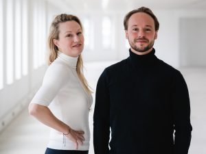 Loese en Dmitriy | Utrechtse tech start-up DL Network Analytics analyseert organisaties, teams en netwerken DL Network Analytics is een Utrechts techbedrijf, opgericht door Loes de Boer en Dmitriy Silov. Ze werkten tot voor kort bij verzekeraar a.s.r. en namen ontslag om de tech startup DL Network Analytics te leiden. Het nieuwe techbedrijf geeft bedrijven nieuwe inzichten door hun organisatie, teams en netwerken te analyseren. DL Network Analytics analyseerde al de teams van diverse bedrijven uit verschillende sectoren, waaronder het hoger onderwijs, IT en de pensioensector.