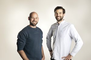 Festivalfinancebedrijf Moneycomb stopt als eerste in de evenementenbranche met het aanbieden van plastic muntjes als betaalmiddel. Het Nederlandse bedrijf levert enkel nog digitale betaaloplossingen omwille van efficiëntie, duurzaamheid en hygiëne. Zo vervalt weliswaar zo’n 20 procent van hun omzet, maar het bedrijf vindt plastic munten ‘echt niet meer van deze tijd.’