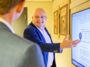 Marc van Amersfoort portret | Onprove en Silowacht lanceren de optimalisatiesoftware DPS NxT, voor doseerprocessen van bakkerijen. De nieuwe software ondersteunt de aansturing van de doseersoftware SmartBakery van Silowacht en is getest bij onder andere de Market Food Group (MFG). Inmiddels is DPS NxT volledig in werking bij meerdere bakkerijen van MFG.