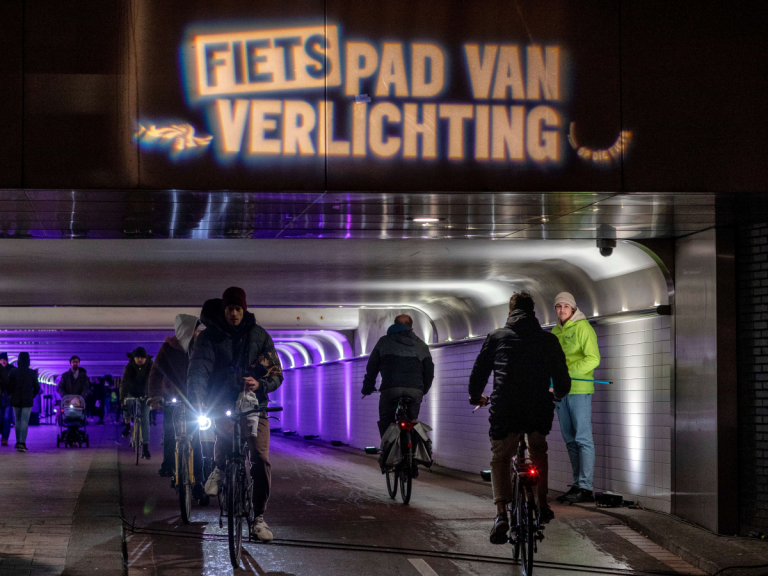 2021 12 02 Friends for Brands Rotterdam uitgelicht | Met Iedereen Verlicht wil Gemeente Rotterdam inwoners op een ludieke manier wijzen op het belang van goede fietsverlichting.