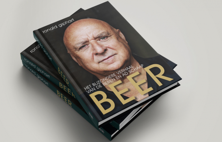 Ronald Giphart schrijft biografie horecaondernemer Ad Schaap DeBeren boek voorkant