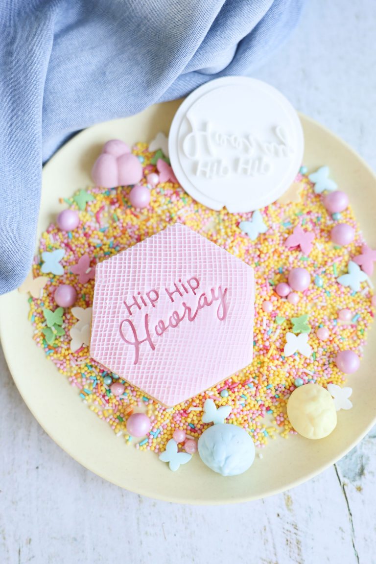 Tilburgse Ilza Keeman wint gouden Shopping Awards met haar Koekatelier De Tilburgse Ilza Keeman is in de prijzen gevallen met haar webshop Koekatelier. Ze heeft de publieksprijs van de Shopping Awards 2022 gewonnen in de categorie DIY & Hobby.