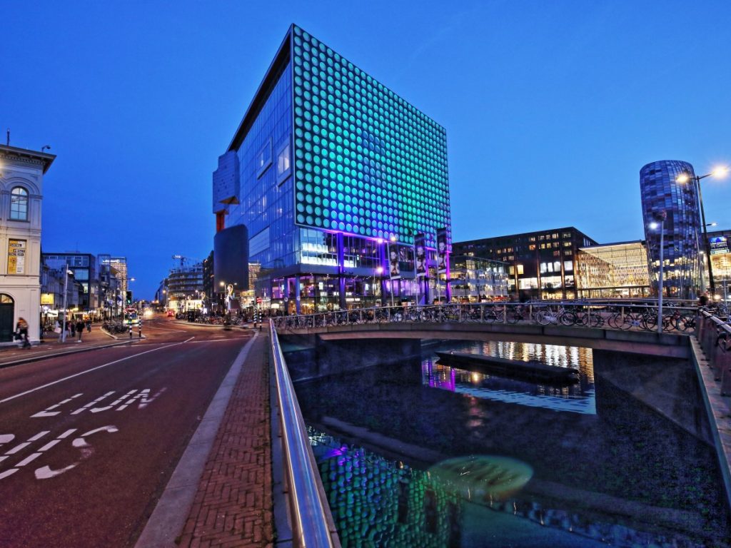 7 Utrechtse bedrijven in de Technology Fast 50 editie 2022 ROM Utrecht: Jaarlijks worden de vijftig snelst groeiende technologiebedrijven in Nederland erkend voor hun uitzonderlijke groeiprestaties. Dit jaar staan zeven Utrechtse bedrijven in deze ‘Technology Fast 50’. Dit zijn jonge bedrijven uit het netwerk van ROM Utrecht Region, een initiatief dat ambitieuze, innovatieve ondernemers verbindt met kennis, financiering en toegangspoorten tot andere markten. Om samen digital, health en sustainability vorm te geven voor de economie van de toekomst.