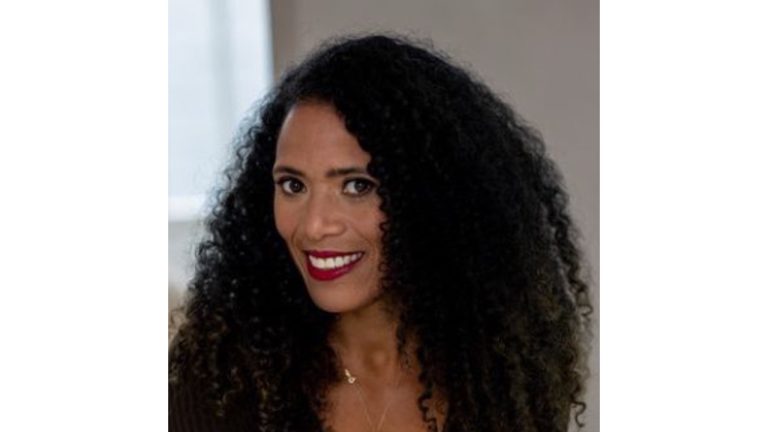 Breng je hormonen in balans, mama. Desirée Domacassé, gezondheidswetenschapper en orthomoleculair therapeut, spreekt op maandagavond 13 februari tijdens het gratis webinar Nutrigenomica en de Kracht van Biohacking met als thema Hart voor je Gezondheid. Desirée behandelt het onderwerp 'Breng je hormonen in balans, mama'.