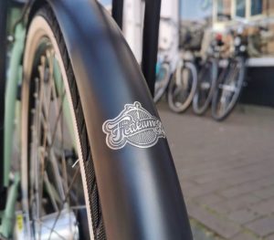 Debby van der Kuijl Schild Inc metalen labels voor fietsen, decoratie, inrichting, producten