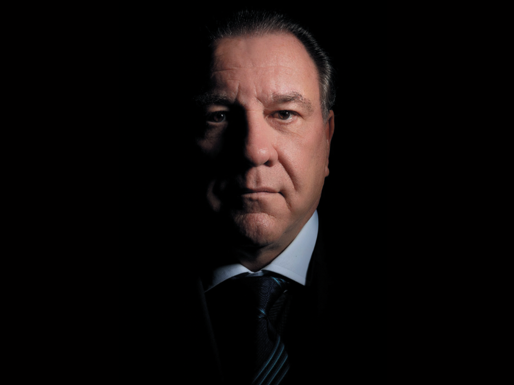 Gerard van den Bergh: “In dit Suriname ben ik door corruptie mijn opgebouwde pensioen kwijtgeraakt” Portret Gerard van den Bergh