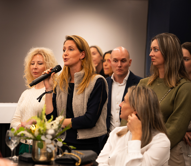 Anna Jochems (EVA Advisory): ‘Wij kijken vooral naar het verhaal áchter het bedrijf’ EvaHuizingPhotography ClubQuote